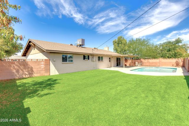 537 E LAGUNA Drive, Tempe, AZ 85282