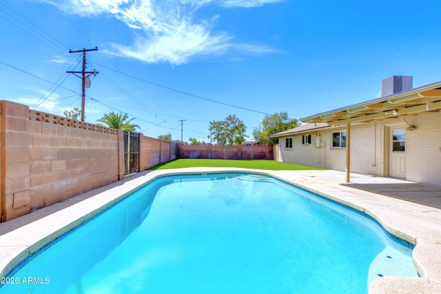 537 E LAGUNA Drive, Tempe, AZ 85282