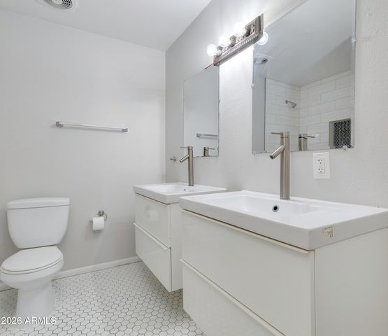 537 E LAGUNA Drive, Tempe, AZ 85282