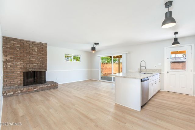 537 E LAGUNA Drive, Tempe, AZ 85282
