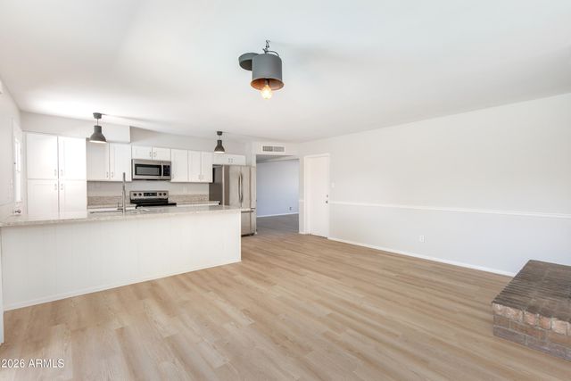 537 E LAGUNA Drive, Tempe, AZ 85282