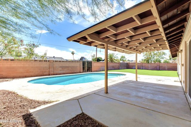 537 E LAGUNA Drive, Tempe, AZ 85282