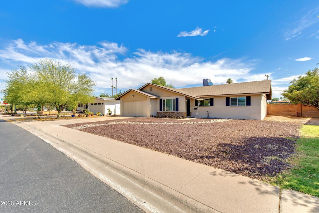 537 E LAGUNA Drive, Tempe, AZ 85282