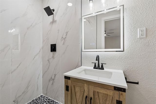 2217 E COLBY LANE, Tampa, FL 33612