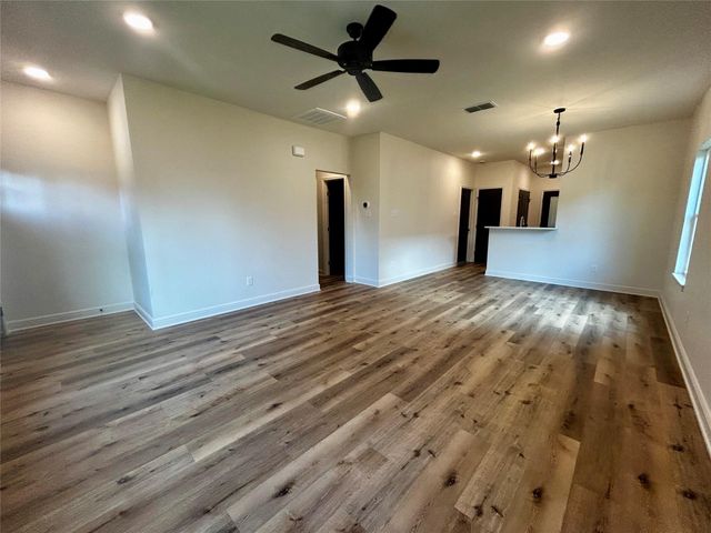 201 E Fleming, Longview, TX 75604