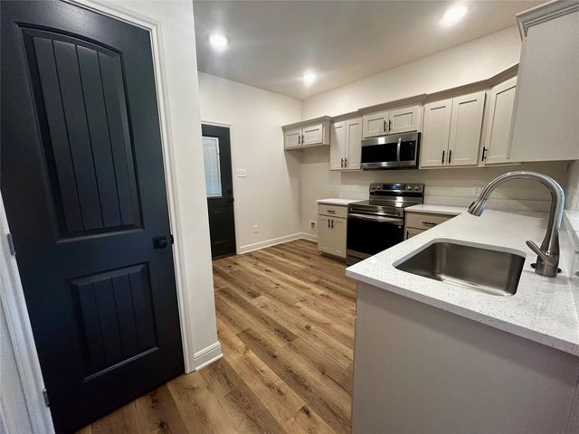 201 E Fleming, Longview, TX 75604
