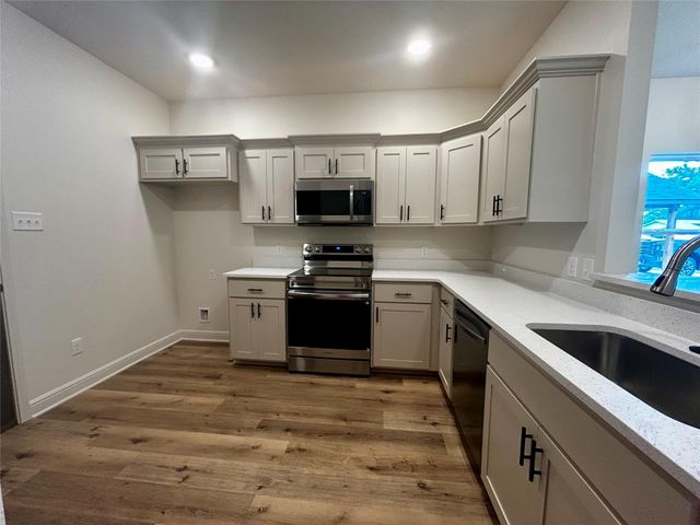 201 E Fleming, Longview, TX 75604