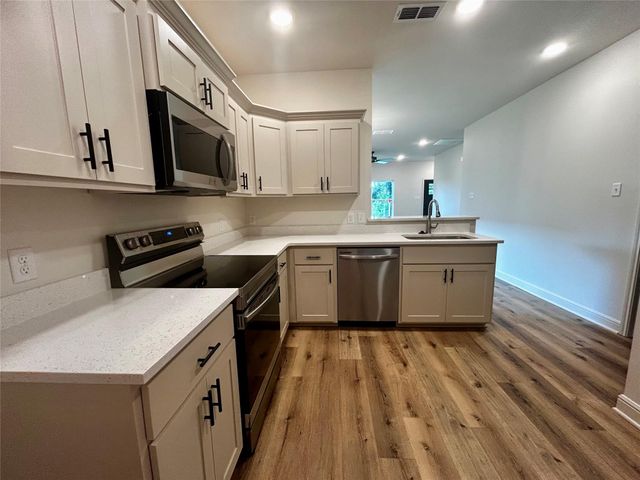 201 E Fleming, Longview, TX 75604