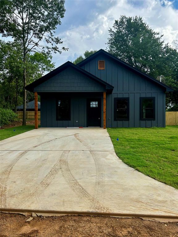 201 E Fleming, Longview, TX 75604
