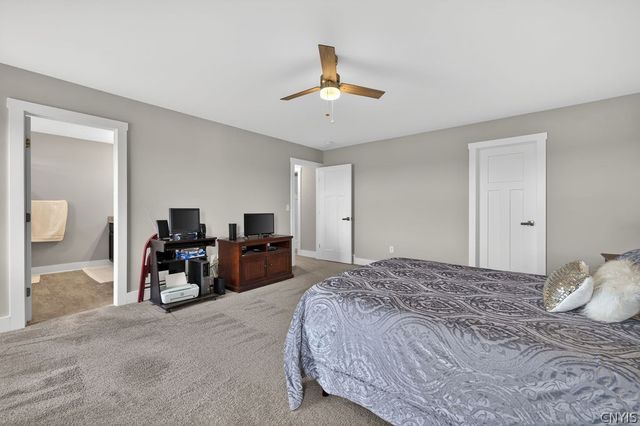 5543 Rolling Meadows Way, Camillus, NY 13031