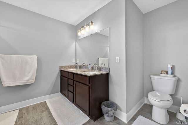 5543 Rolling Meadows Way, Camillus, NY 13031