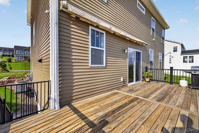 5543 Rolling Meadows Way, Camillus, NY 13031