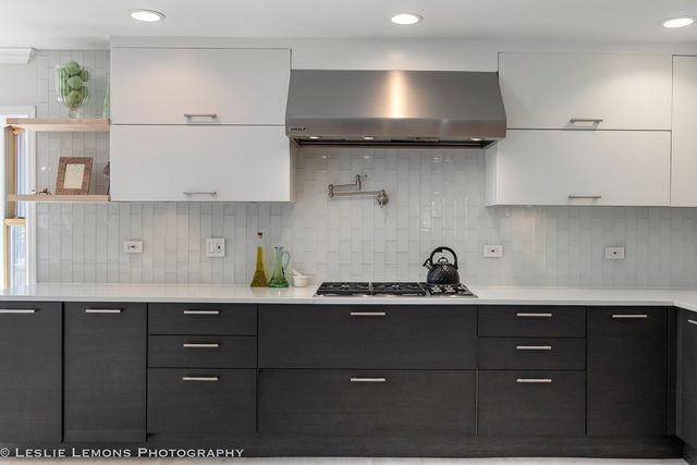 8S452 Bell Drive, Naperville, IL 60565