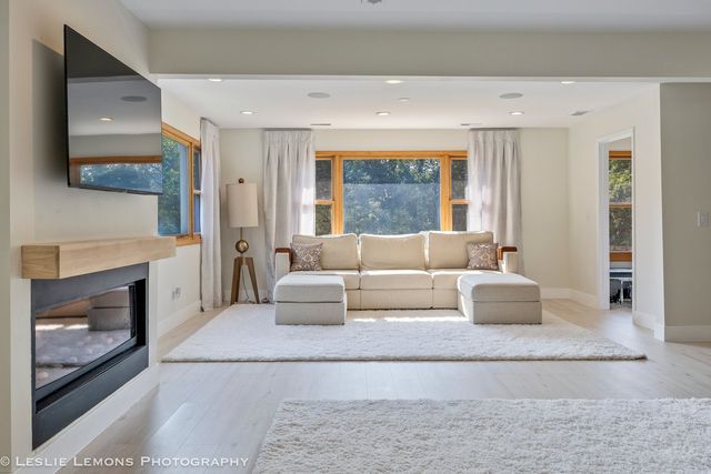 8S452 Bell Drive, Naperville, IL 60565