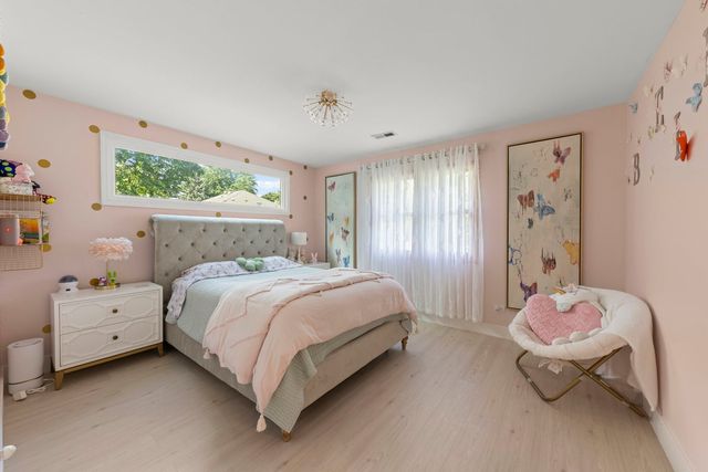 8S452 Bell Drive, Naperville, IL 60565