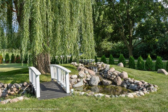 8S452 Bell Drive, Naperville, IL 60565