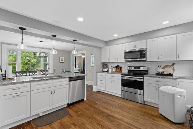 N4W22625 Bluemound ROAD, Waukesha, WI 53186