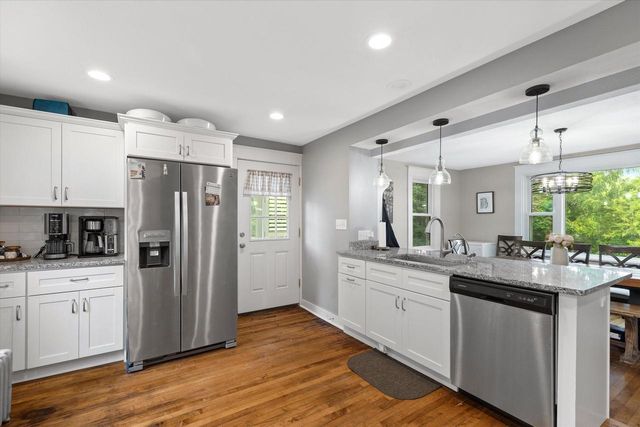 N4W22625 Bluemound ROAD, Waukesha, WI 53186