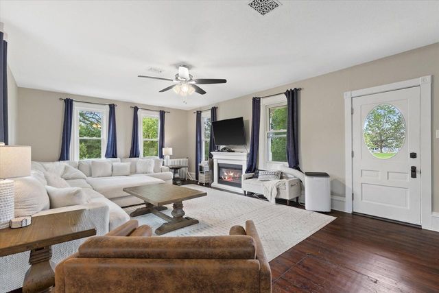 N4W22625 Bluemound ROAD, Waukesha, WI 53186