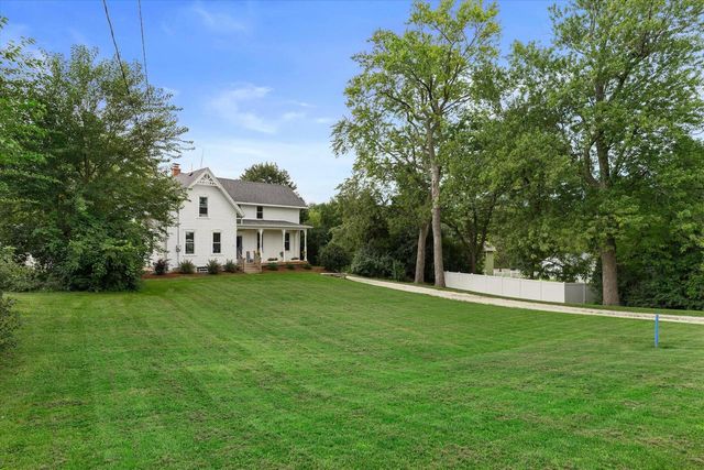N4W22625 Bluemound ROAD, Waukesha, WI 53186
