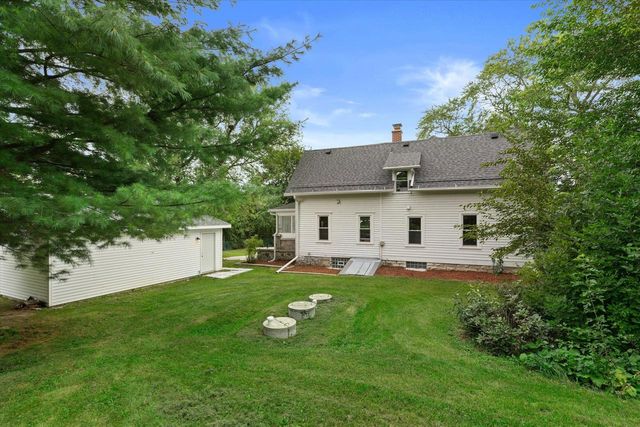 N4W22625 Bluemound ROAD, Waukesha, WI 53186
