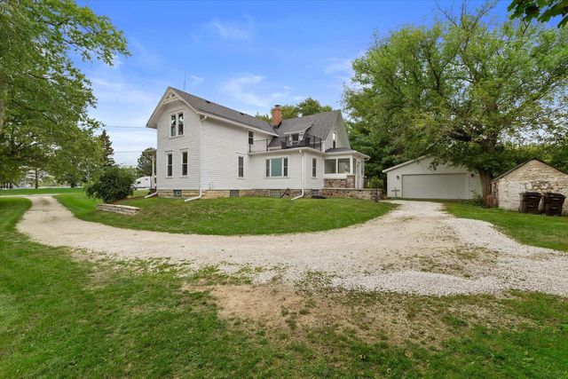 N4W22625 Bluemound ROAD, Waukesha, WI 53186