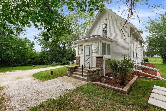 N4W22625 Bluemound ROAD, Waukesha, WI 53186
