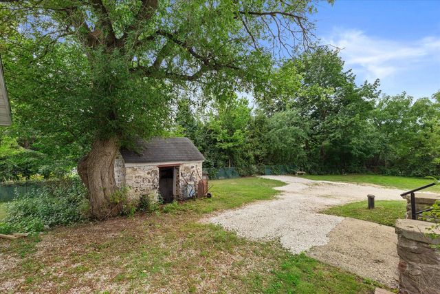 N4W22625 Bluemound ROAD, Waukesha, WI 53186