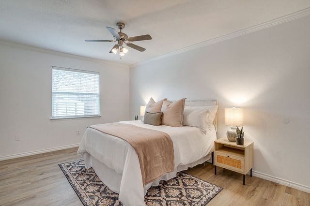 800 Crestview Drive, Burleson, TX 76028