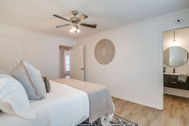 800 Crestview Drive, Burleson, TX 76028