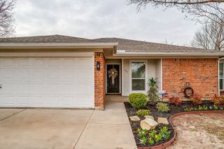 800 Crestview Drive, Burleson, TX 76028