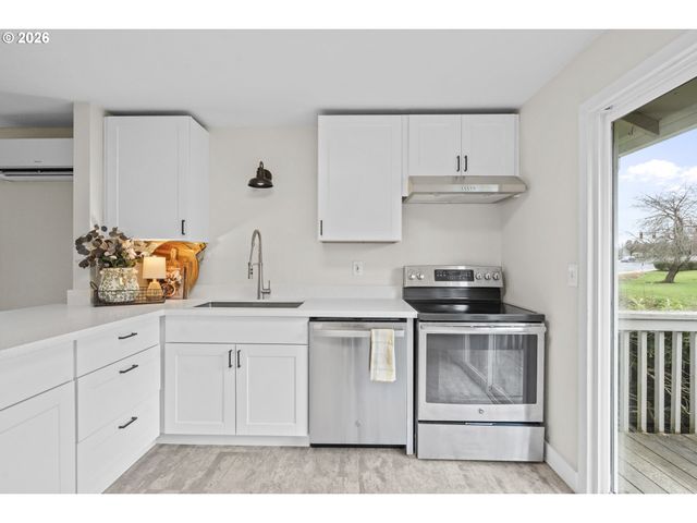 8315 Sw SHENANDOAH Way, Tualatin, OR 97062