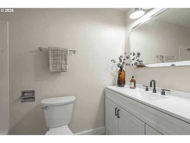 8315 Sw SHENANDOAH Way, Tualatin, OR 97062