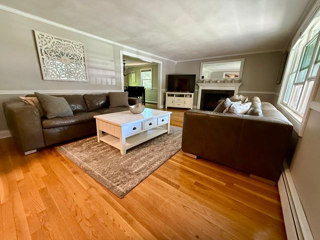 19 Shady Hill Ln, Reading, MA 01867