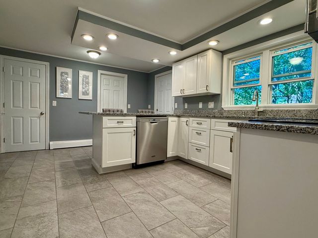 19 Shady Hill Ln, Reading, MA 01867