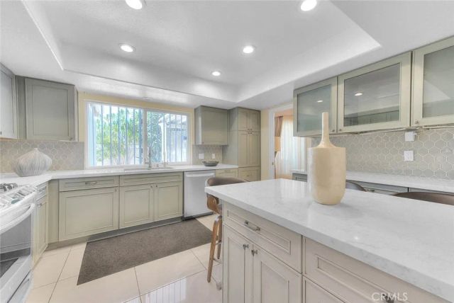18223 Delano, Tarzana, CA 91335