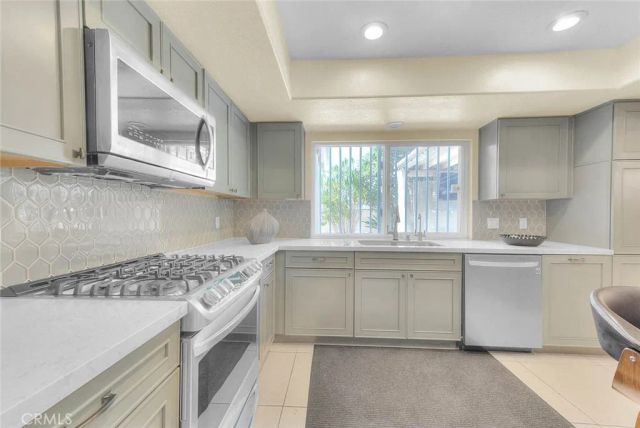 18223 Delano, Tarzana, CA 91335