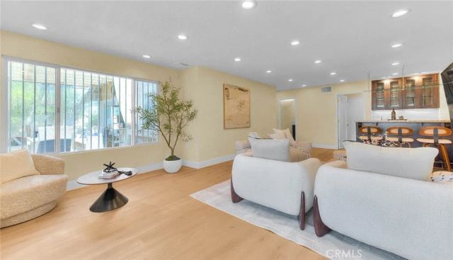18223 Delano, Tarzana, CA 91335
