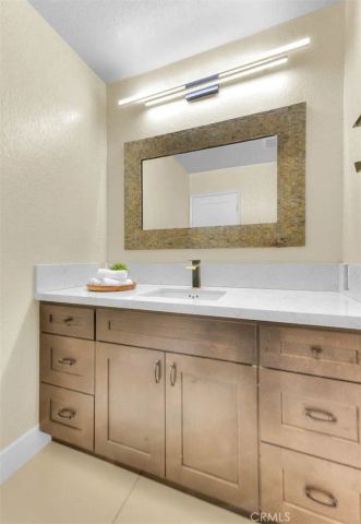 18223 Delano, Tarzana, CA 91335