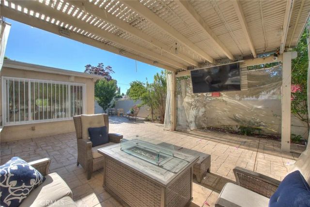 18223 Delano, Tarzana, CA 91335