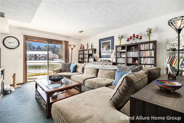 7005 E Springtree Lane 31, Grand Rapids, MI 49548