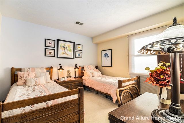 7005 E Springtree Lane 31, Grand Rapids, MI 49548