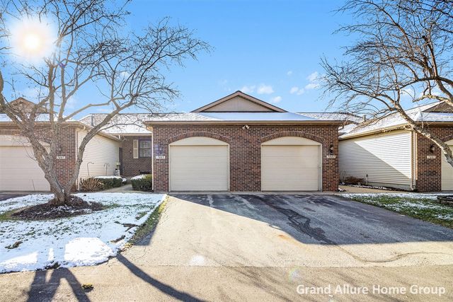 7005 E Springtree Lane 31, Grand Rapids, MI 49548