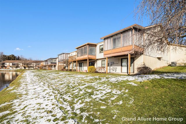 7005 E Springtree Lane 31, Grand Rapids, MI 49548