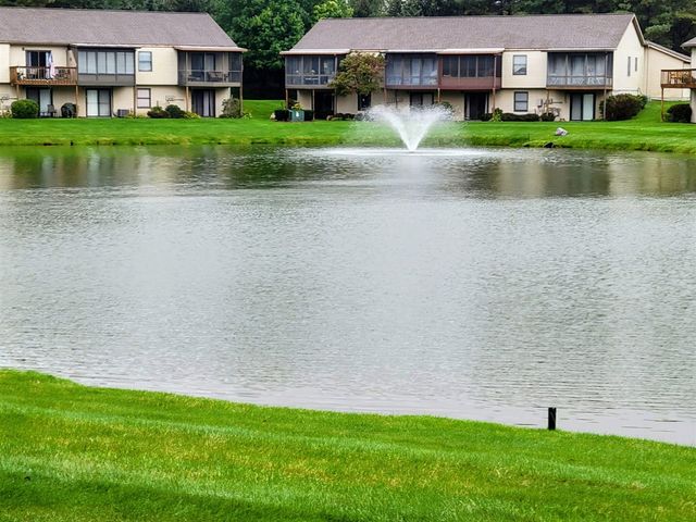 7005 E Springtree Lane 31, Grand Rapids, MI 49548