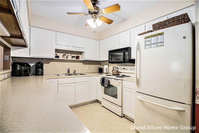 7005 E Springtree Lane 31, Grand Rapids, MI 49548