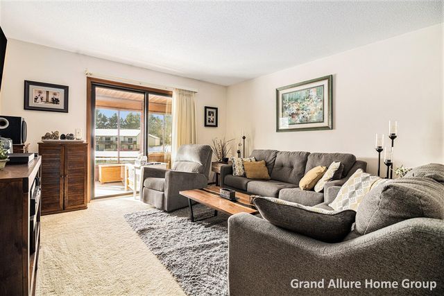 7005 E Springtree Lane 31, Grand Rapids, MI 49548