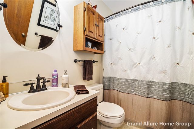 7005 E Springtree Lane 31, Grand Rapids, MI 49548