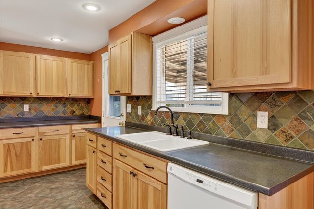 534 E COZZA Dr, Spokane, WA 99208