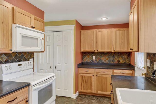 534 E COZZA Dr, Spokane, WA 99208